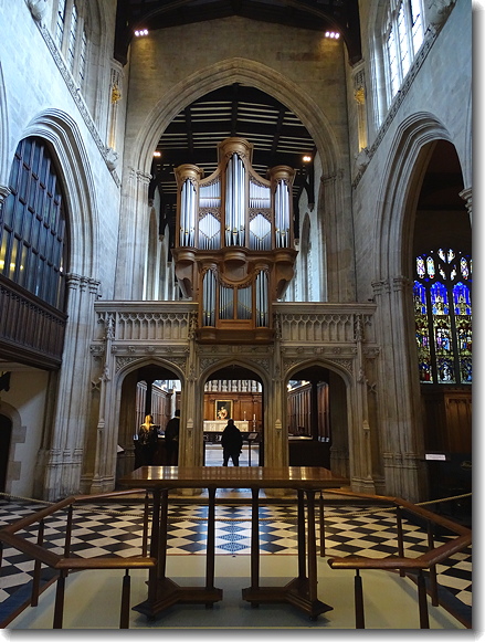 organ and screen