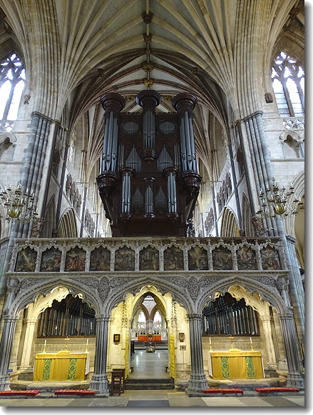 organ and screen